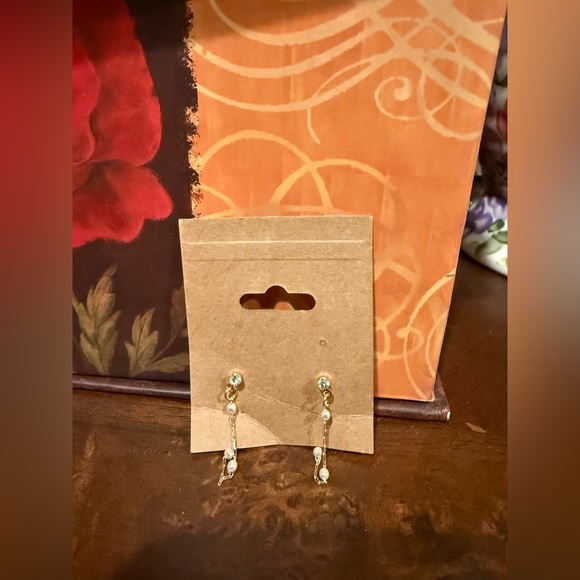 wild fable Jewelry - Wild Fable Gold Dangle Earrings